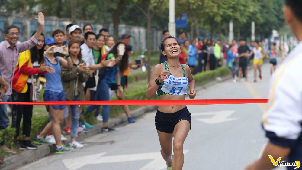 Hot girl marathon Việt Nam - Vietnam9.net - Phạm Thị Hồng Lệ tham gia Ecopark Marathon chạy đà cho SEA Games