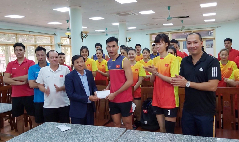 Việt Nam được 'truyền sức mạnh - Vietnam9.net - Các ĐT bóng chuyền Việt Nam được tiếp lửa trước thềm SEA Games