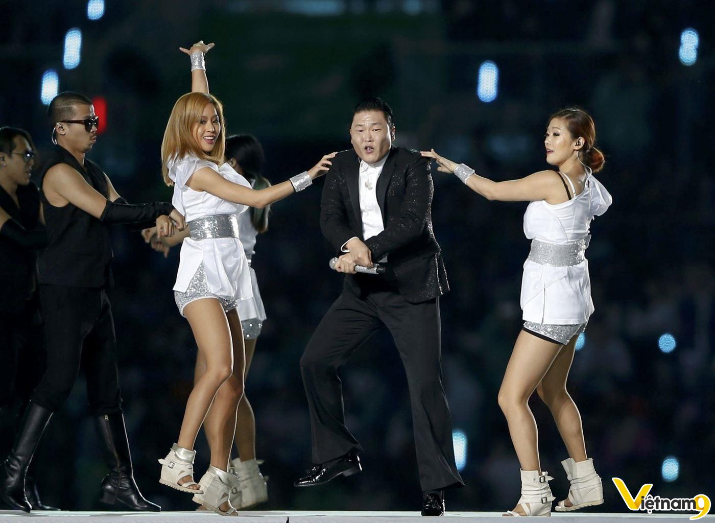 Asian Games 2014 - Vietnam9 - Psy's famous song Gangnam Style performed at the 2014 Asian Games opening ceremony