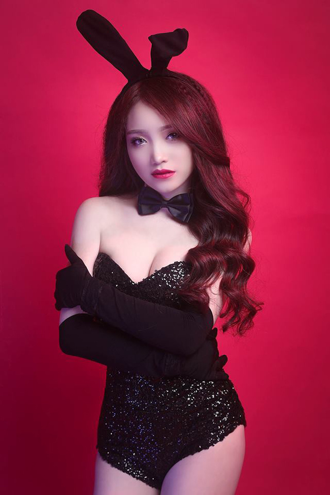 Văn Thanh - Vietnam9.net - Bạn gái Văn Thanh trong trang phục thỏ Playboy